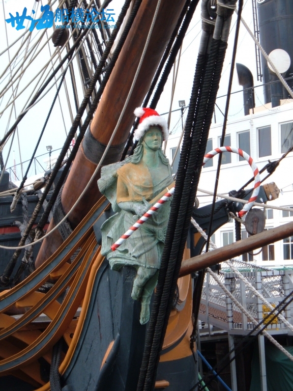 HMS_Surprise_(replica_ship)_figurehead_2009-12_1.jpg