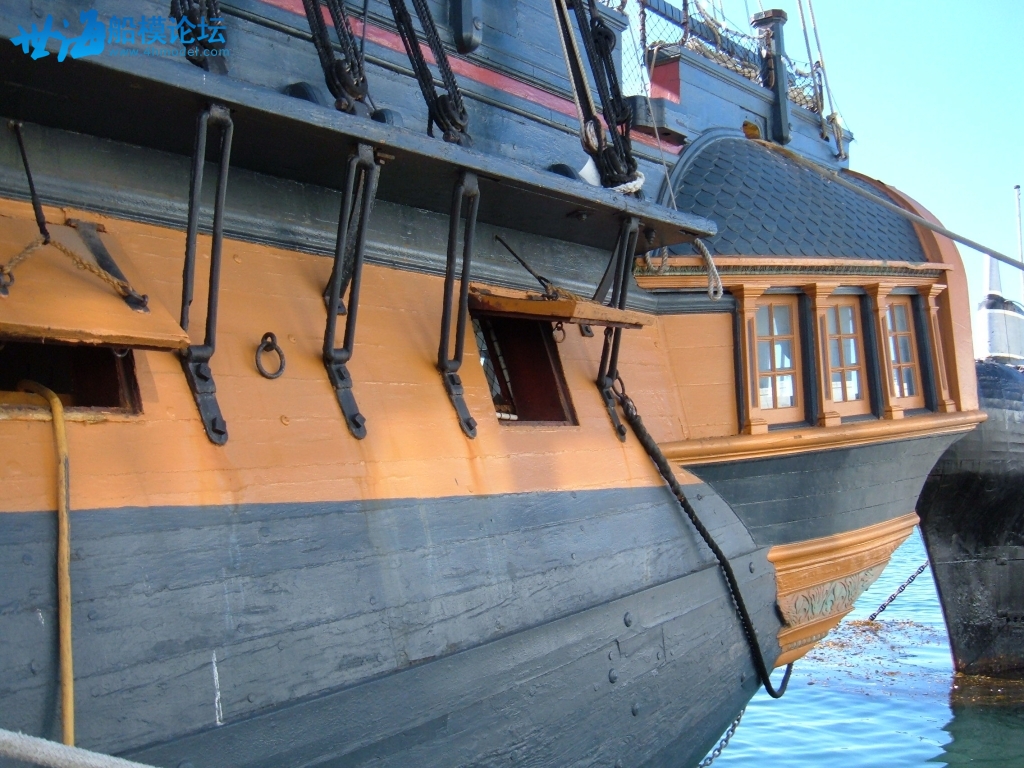 HMS_Surprise_(replica_ship)_port_side_5.jpg