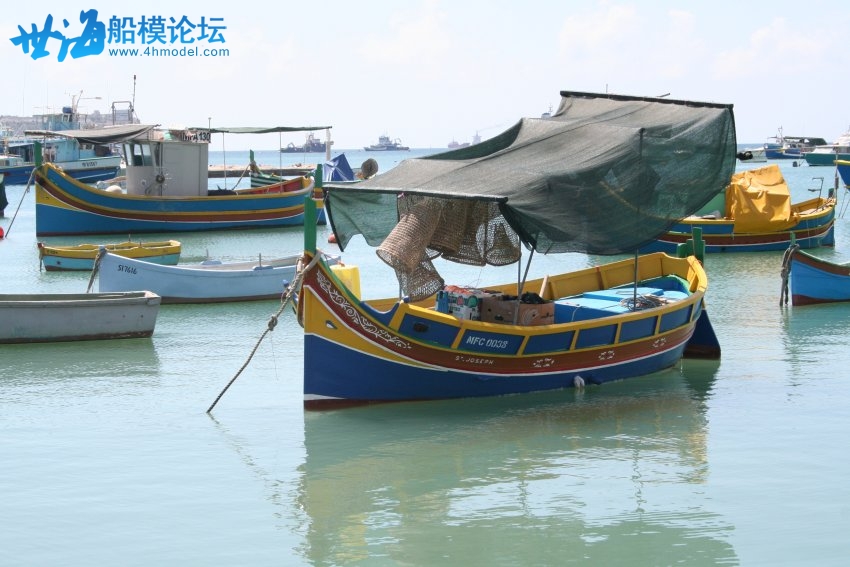 loca-traditionall-fishing-boat.jpg