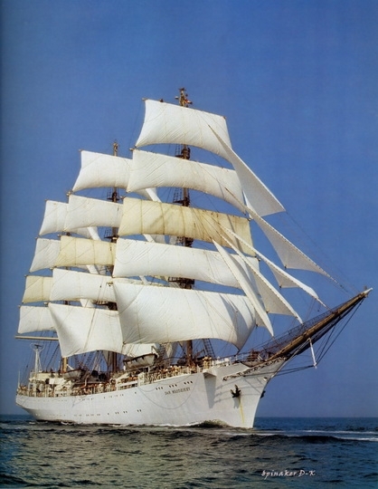 dk_tall_ships_dar_mlodziezy_full_rig_lyr_1981.jpg