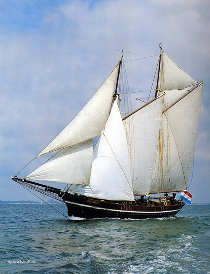 dk_tall_ships_johanna_lucretia_gaff_schooner_lyr_1945.jpg