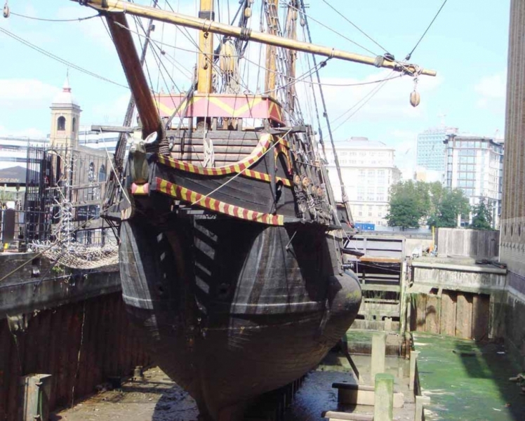 goldenhind-02.jpg