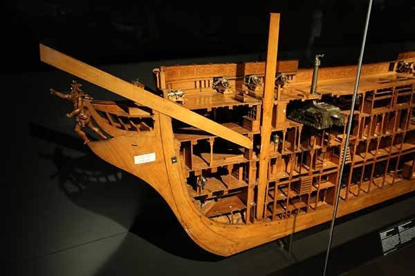 The model of the 84-gun-ship of the line NEPTUNUS1.jpg