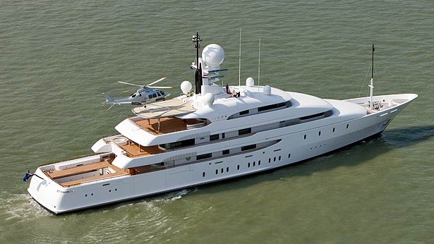 ilona-helipad-yacht.jpg