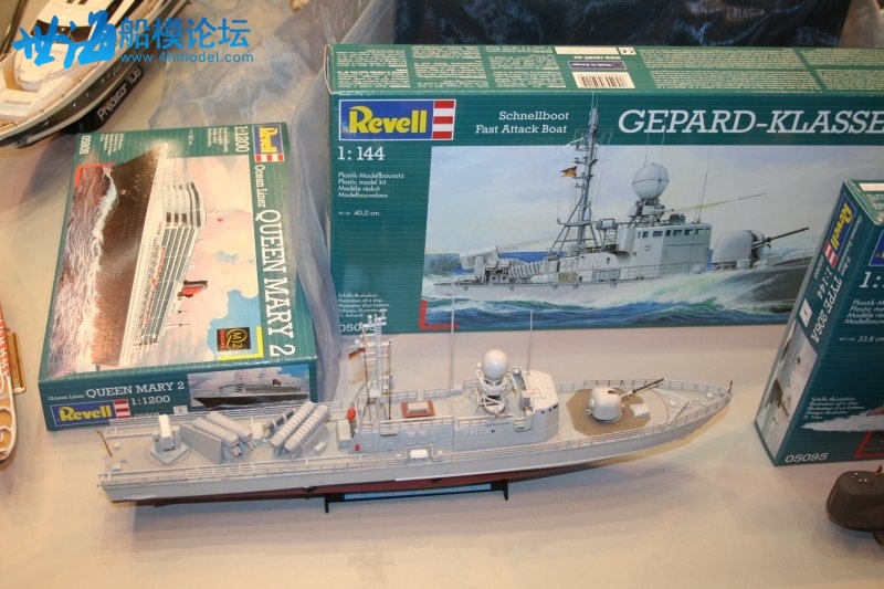 Revell stand 5.jpg