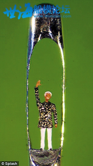 ϷǰͳҲ-(Willard Wigan).jpeg